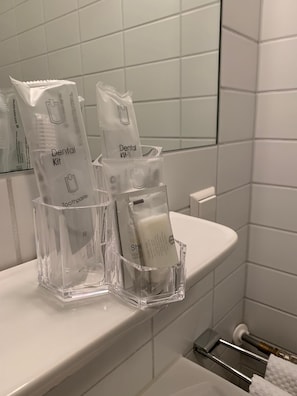 Standard Double Room | Bathroom | Shower, towels