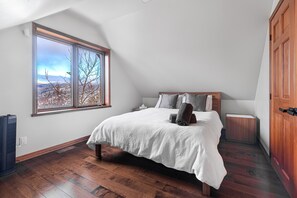 7 quartos, cofres nos quartos, ferros/tábuas de passar roupa