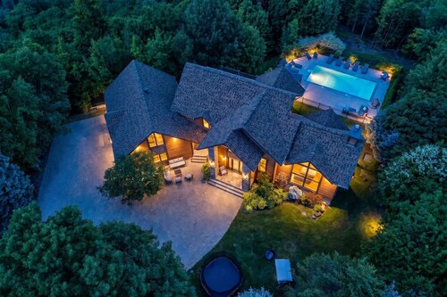 Spectacular home with breathtaking views of Mont-Tremblant, minutes from resort.