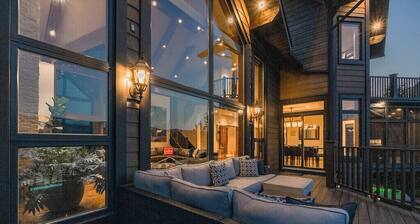 Spectacular home with breathtaking views of Mont-Tremblant, minutes from resort.