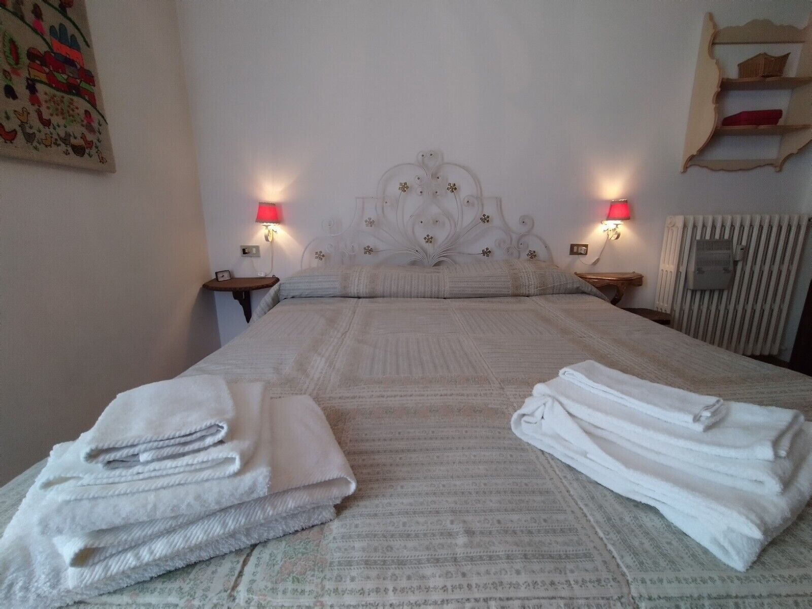 2 slaapkamers, een bureau