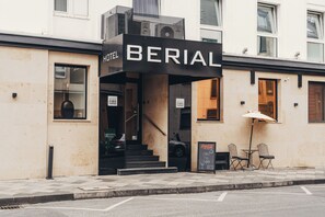 الإطلالة من المنشأة