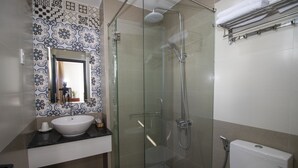 Family Room | Bathroom | Shower, rainfall showerhead, free toiletries, hair dryer - An Phuc Hotel (Quy Nhon Nam)