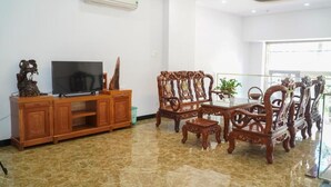 32-inch flat-screen TV with cable channels, TV - An Phuc Hotel (Quy Nhon Nam)