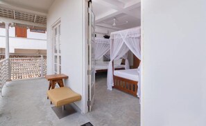 Luxury Triple Room | Minibar, in-room safe, desk, laptop workspace - samaraana (Ahangama)