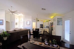 Dining - Resort Living - heated pool, easy access to sports venues & more (Phoenix)