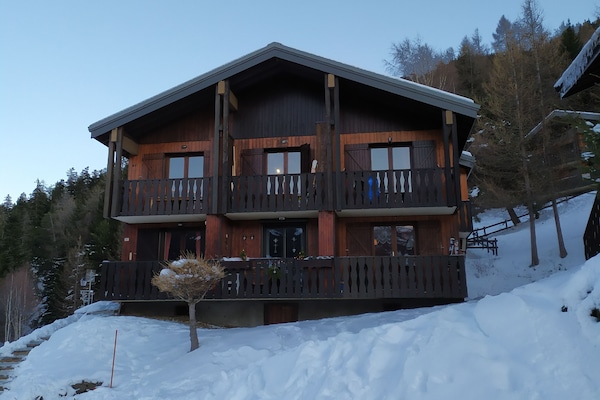 L'extérieur du chalet (l'appartement se situe au milieu en haut)