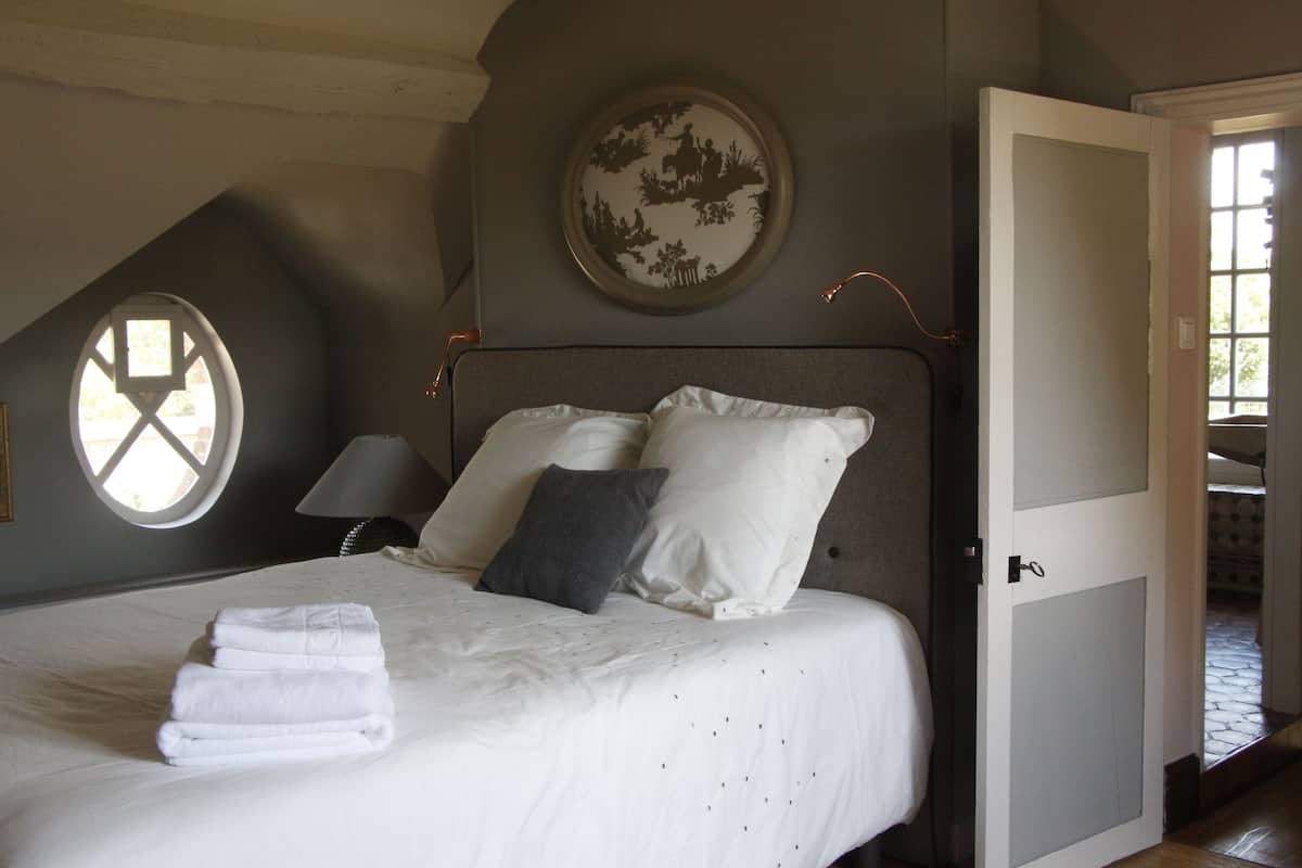 Egyptian cotton sheets, premium bedding, memory-foam beds