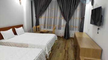 Minibar, meja kerja, dan Wi-Fi gratis