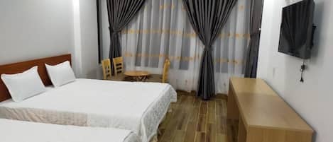 Minibar, desk, free WiFi