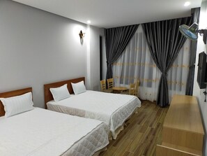 Minibar, desk, free WiFi - Hotel Hiep Thanh (Tuy Hoa)
