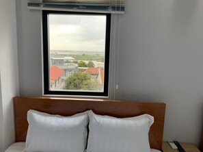 Minibar, desk, free WiFi - Hotel Hiep Thanh (Tuy Hoa)