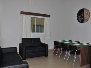 Café da manhã diário mediante uma taxa