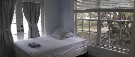 6 habitaciones, tabla de planchar con plancha, wifi y ropa de cama