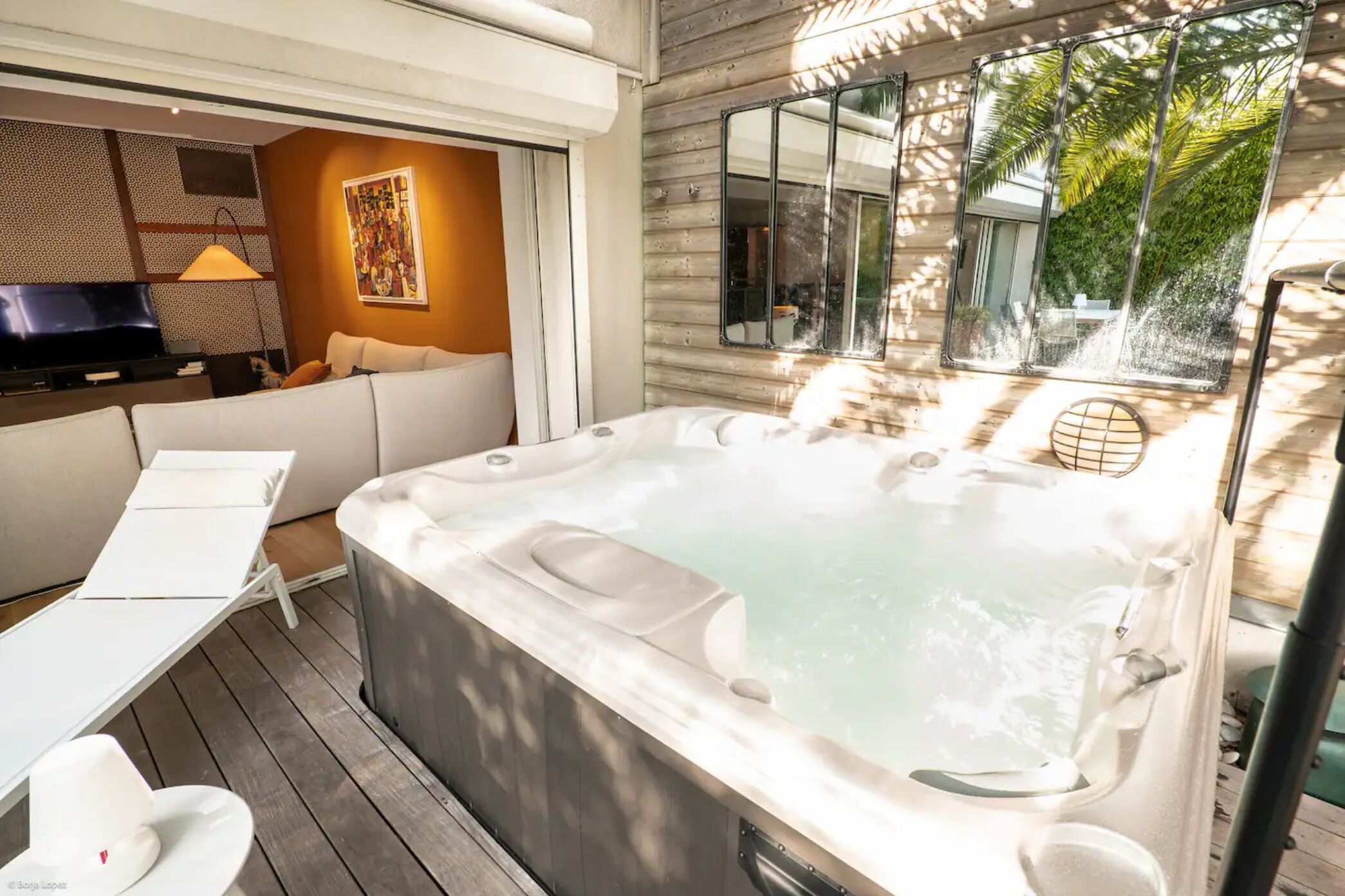 Outdoor spa tub