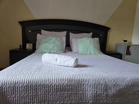 Deluxe Chalet. Kaswanga Farm Holiday Home
