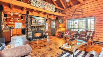 Smart TV, fireplace, books, stereo