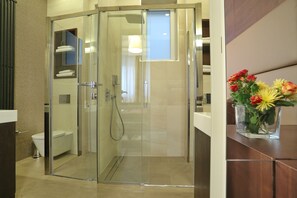 Luxury Suite | Bathroom shower - Belgreat Premium Suites (Belgrade)