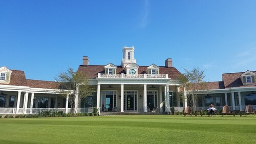 Pet Friendly Sparrow Pond Coastal Cottage with 3 Bedrooms / 3 Baths