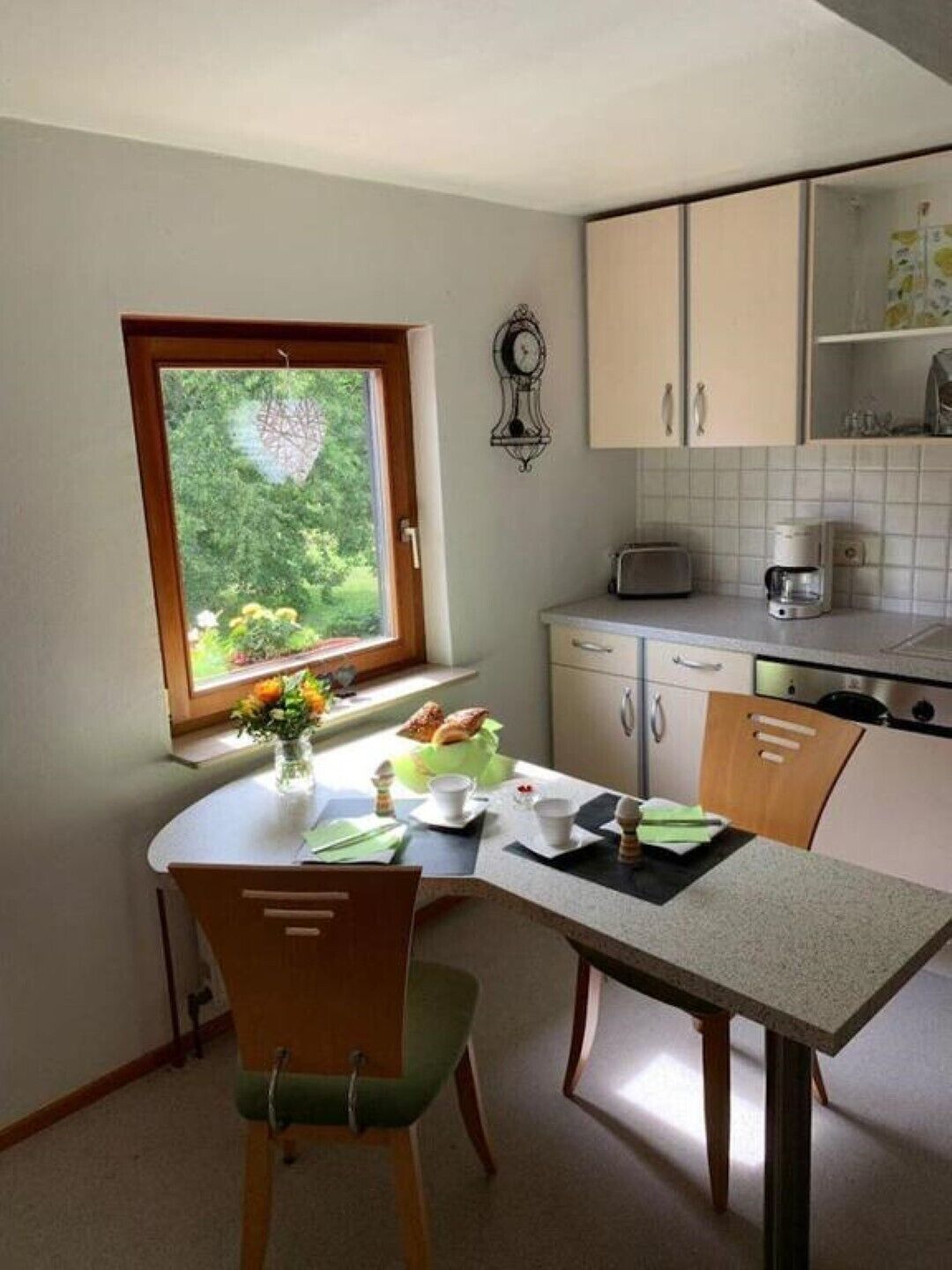 Kühlschrank, Mikrowelle, Herdplatte, Geschirrspüler
