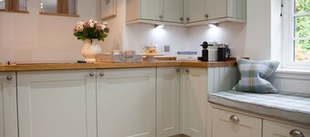 Renovated gatekeepers cottage situated in peaceful, private gardens