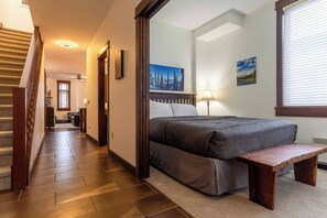 3 chambres, fer et planche à repasser, lit de bébé portatif