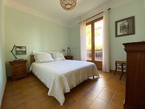 2 bedrooms, iron/ironing board, free WiFi