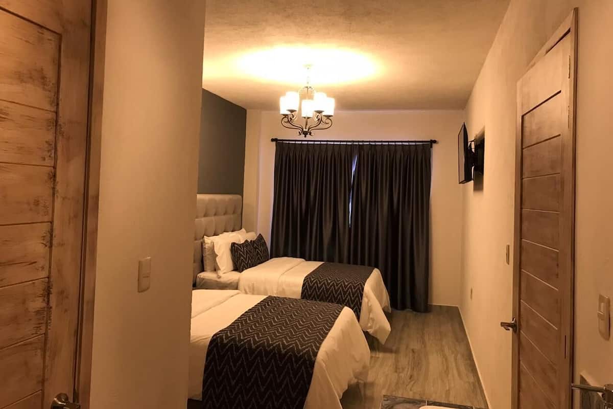 1 Schlafzimmer, Daunenbettdecken, individuell dekoriert
