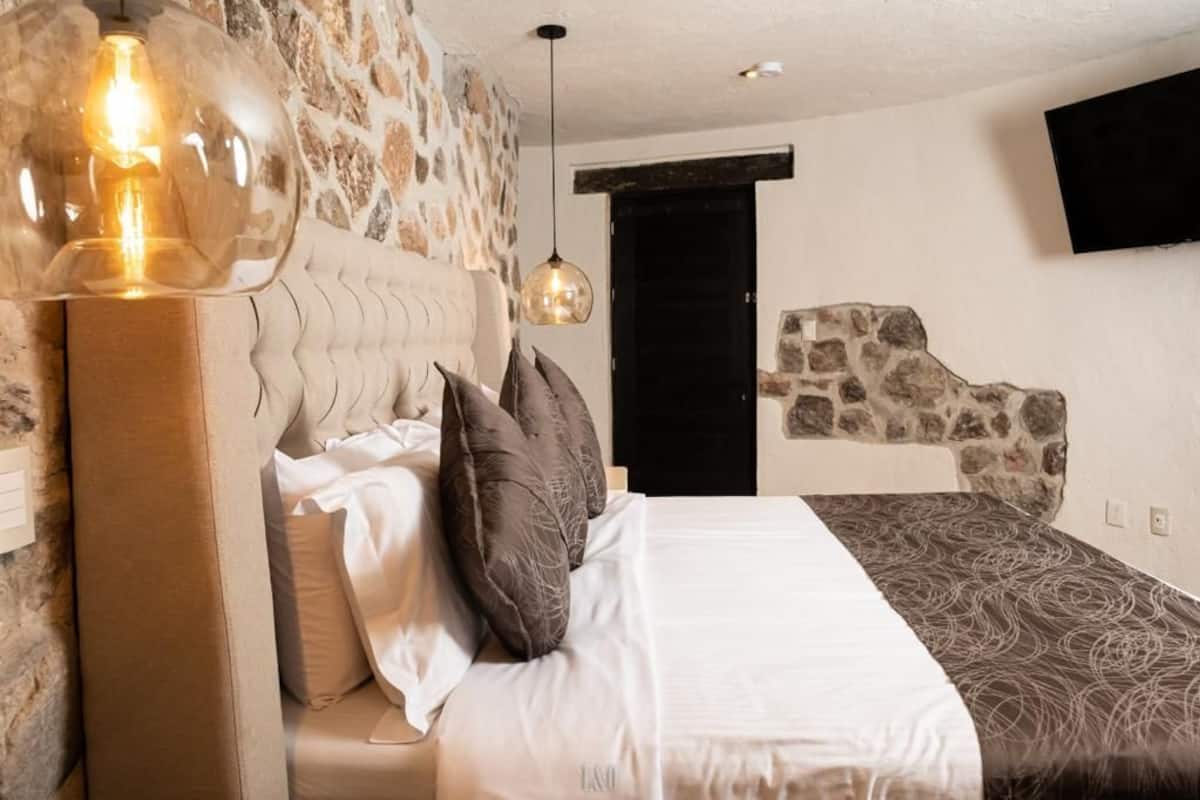 Romantisches Zimmer, 1 King-Bett | 1 Schlafzimmer, Daunenbettdecken, individuell dekoriert