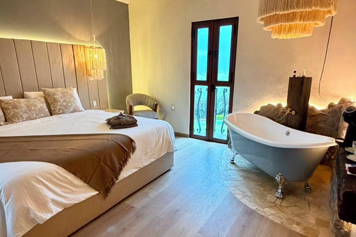 Romantic Suite, Garden View | Down comforters, WiFi (free), individually decorated