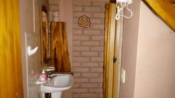 SĂšche-cheveux, serviettes fournies, savon, papier toilette