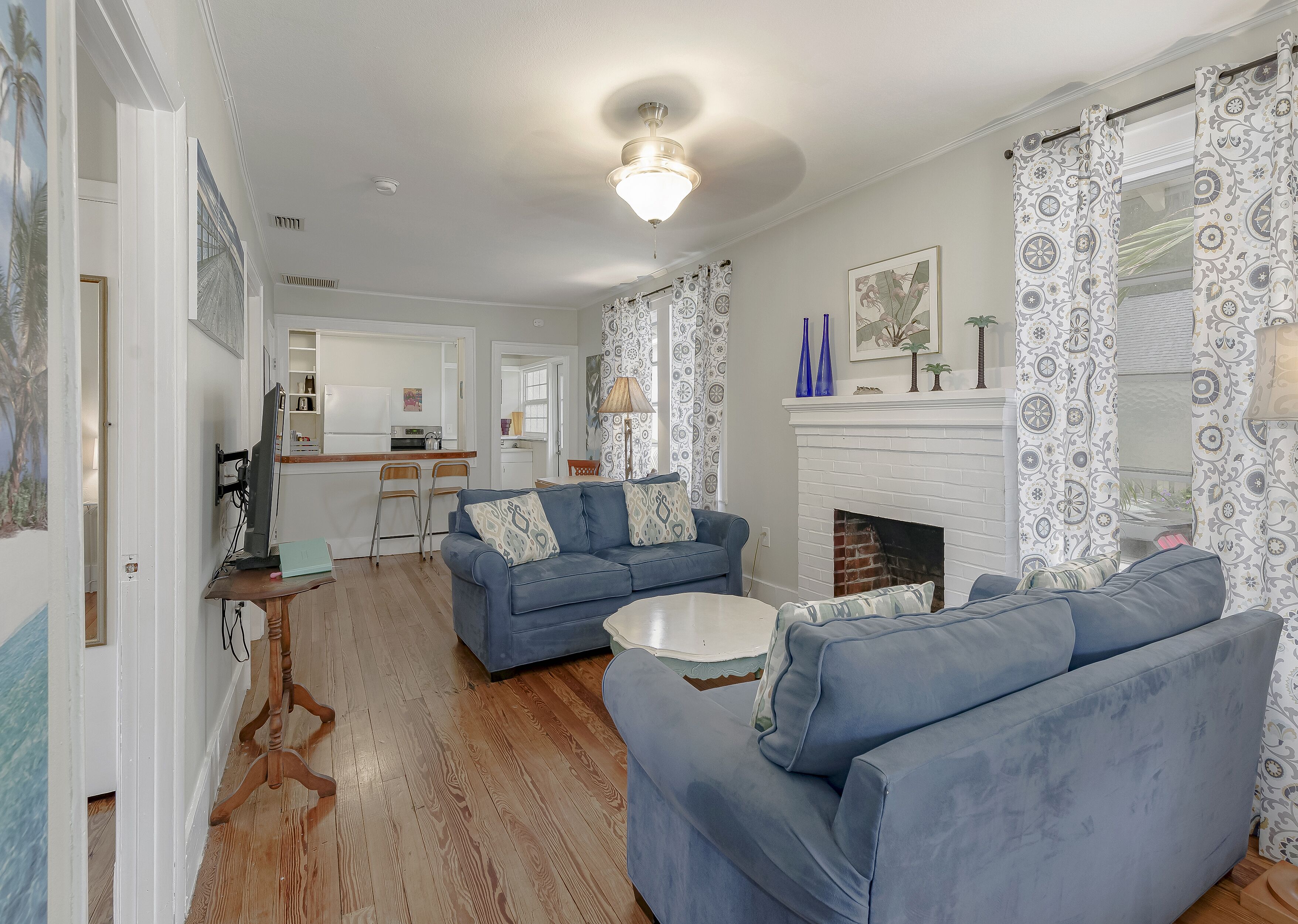 Télévision, cheminée