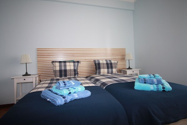 4 bedrooms, iron/ironing board, WiFi, bed sheets