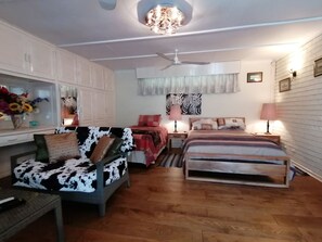 1 habitación, tabla de planchar con plancha, wifi y ropa de cama 