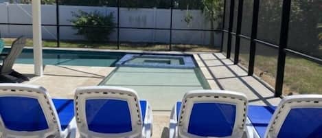 Piscina all'aperto, una piscina riscaldata