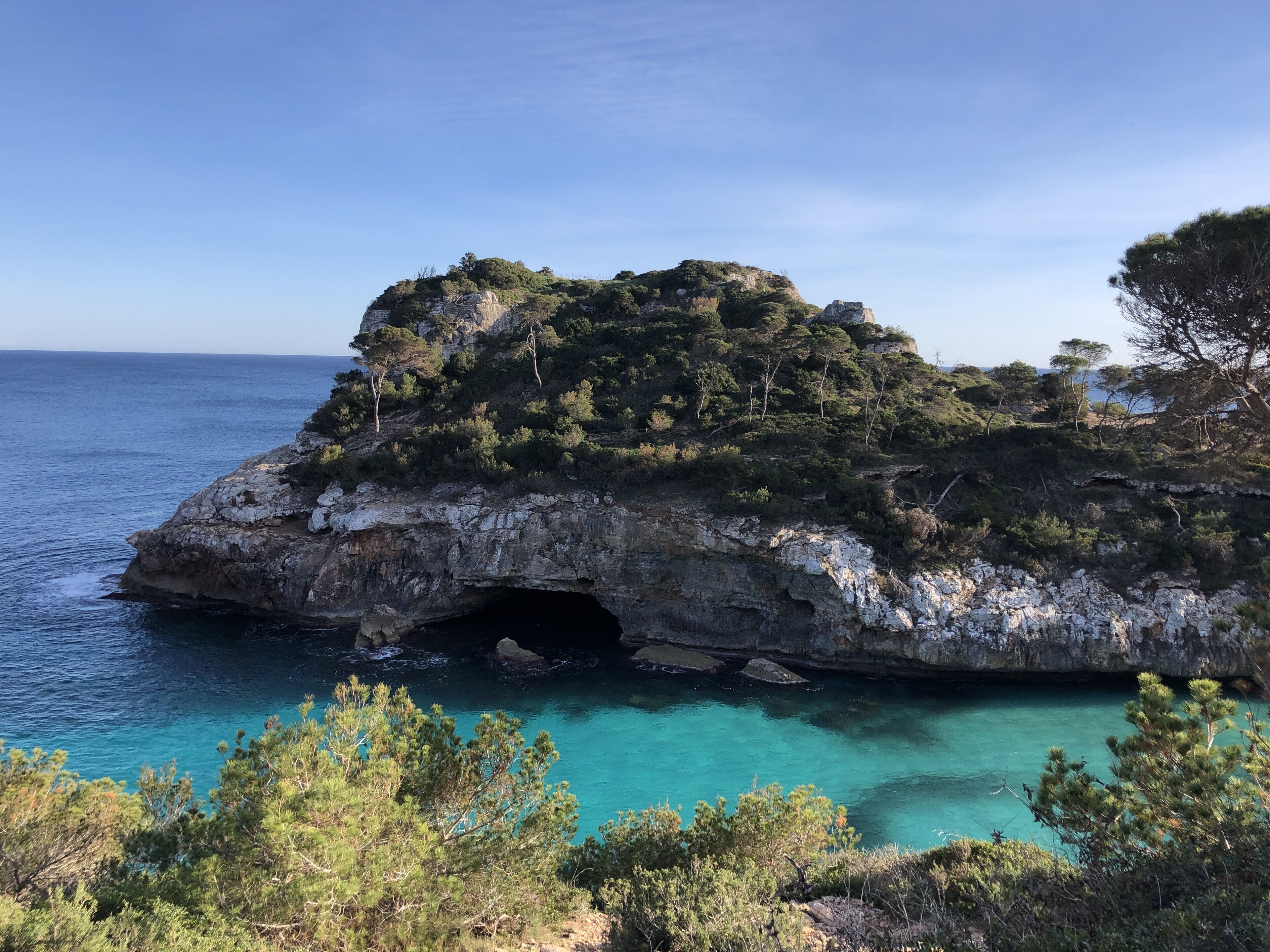 Playa en los alrededores y camastros 