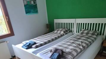 2 habitaciones, cuna de viaje, wifi gratis y ropa de cama