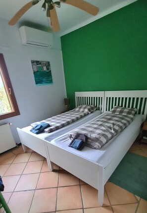 2 bedrooms, travel cot, free WiFi, bed sheets