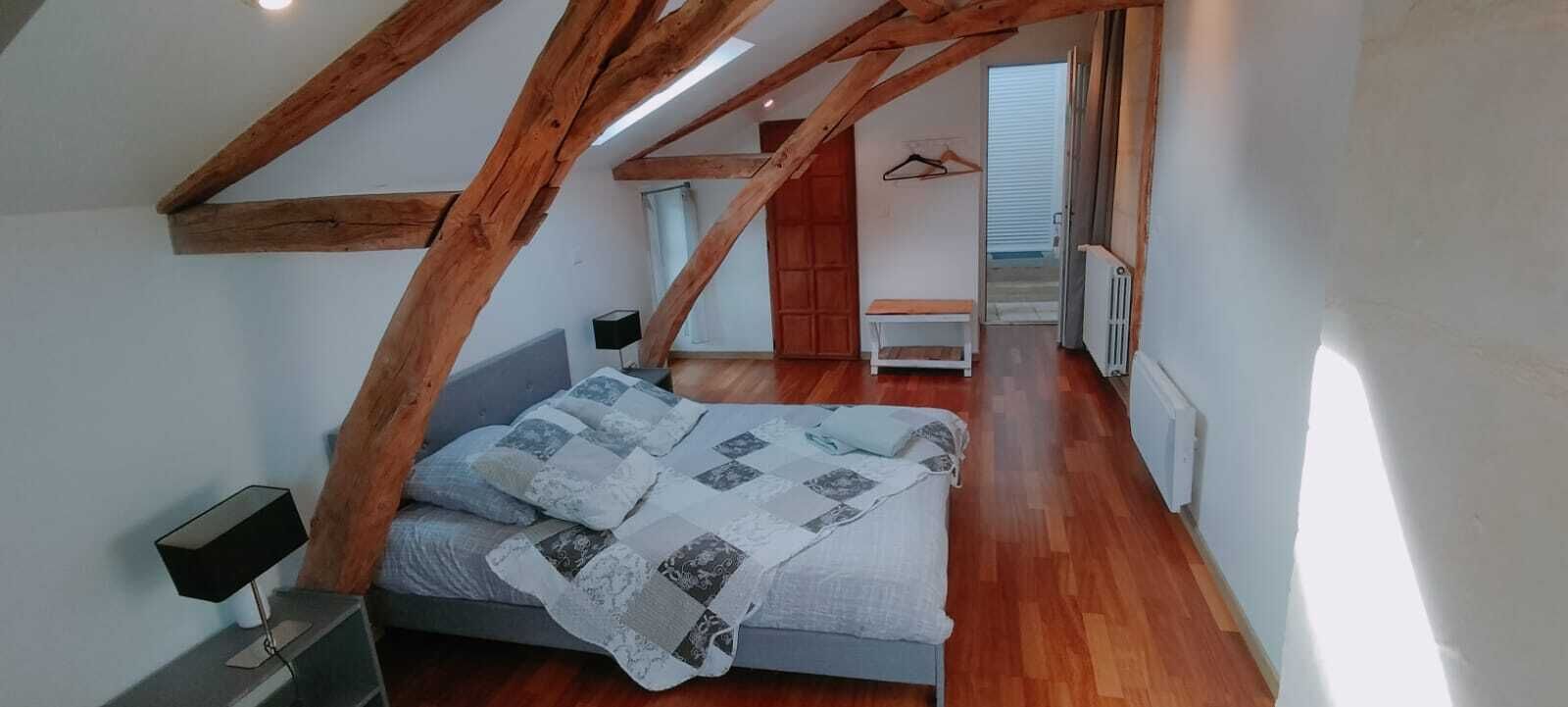 7 slaapkamers, een strijkplank/strijkijzer, reisbedje, gratis wifi