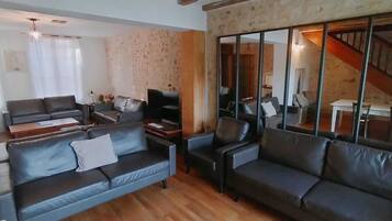 Älytelevisio, kirjoja, stereot