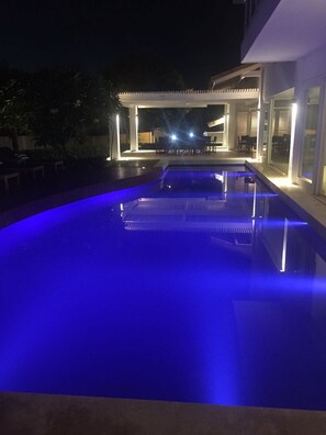 Outdoor pool - RENT HIGH LUXURY HOUSE AND VERY PRIVACY (CAMACARI)