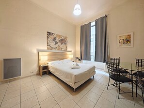 1 habitación, escritorio, internet y ropa de cama 
