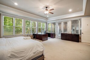 7 bedrooms, desk, iron/ironing board, travel cot