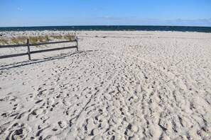 Beach nearby, sun-loungers, beach towels