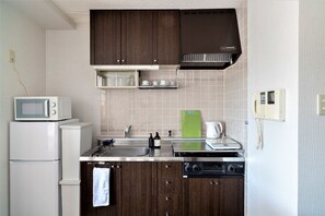 Fridge, microwave, stovetop, coffee/tea maker