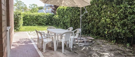 屋外ダイニングエリア