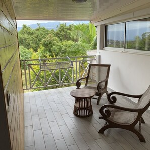 Deluxe Double Room (Camphrier 03) | Terrace/patio - Gîte le Longane (Saint-Pierre)