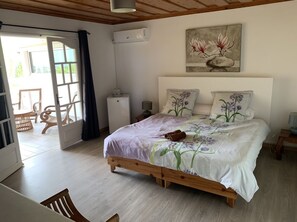 Deluxe Double Room (Camphrier 03) | Cribs/infant beds, free WiFi, bed sheets - Gîte le Longane (Saint-Pierre)