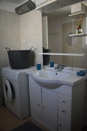 Duschwanne, Haartrockner