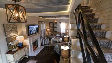 Smart TV, fireplace, DVD player, books